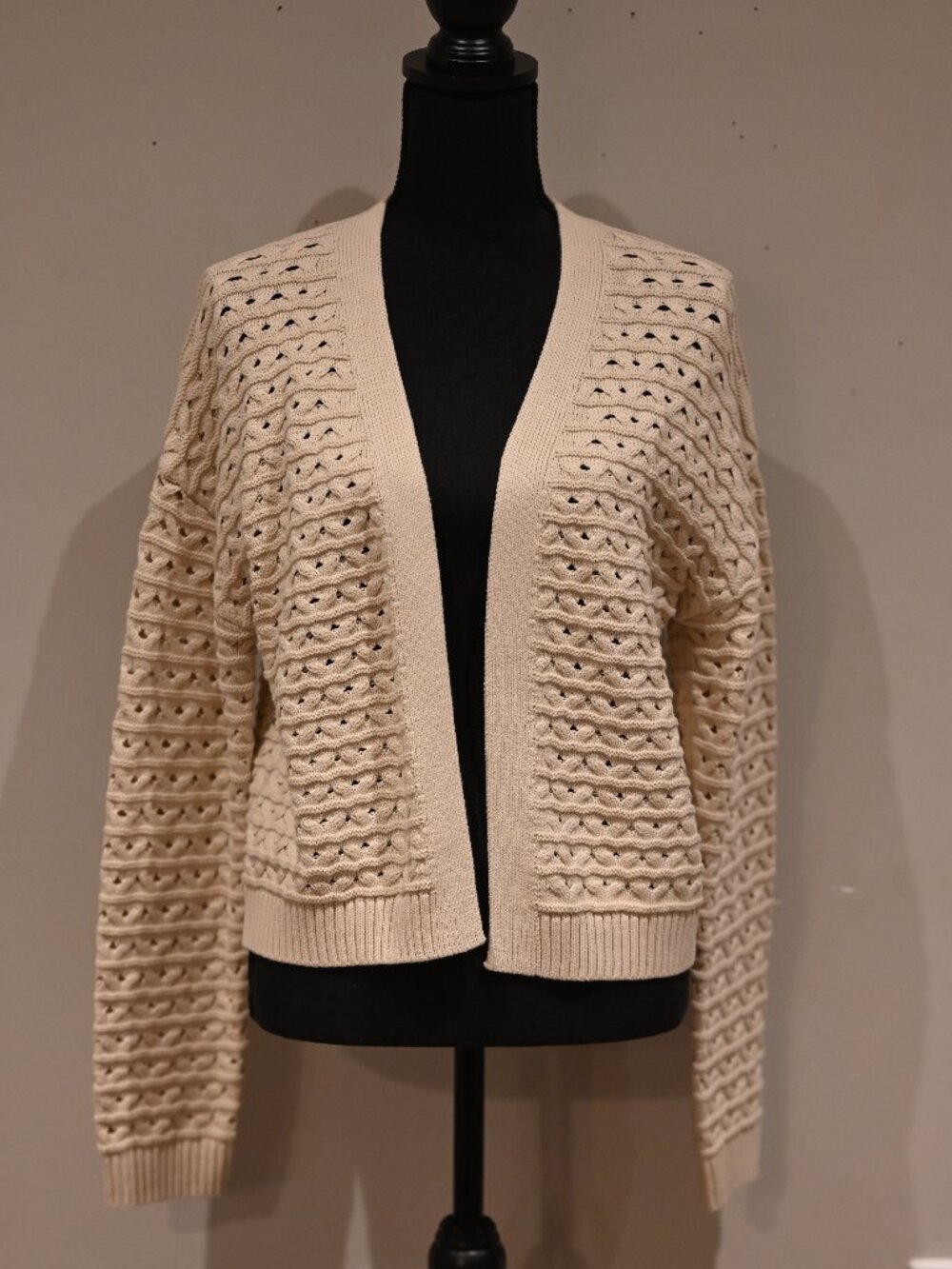 Brand new with tags RW&CO white textured top featuring feminine ruffle shoulder